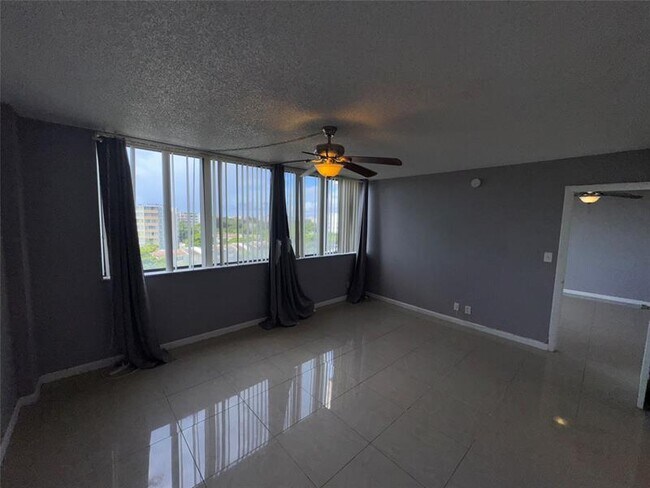 Foto del edificio - 4222 Inverrary Blvd