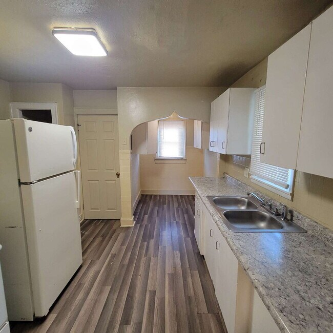 Building Photo - Irvington 3BR House w/Fenced Yard!