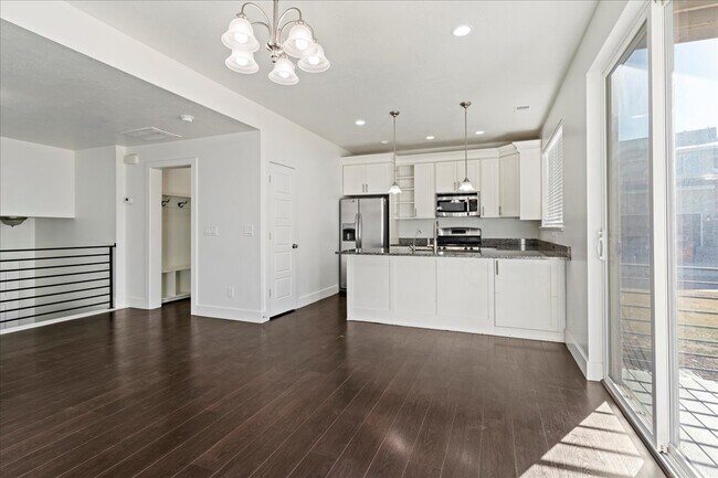 Building Photo - 2333 S Long Dr