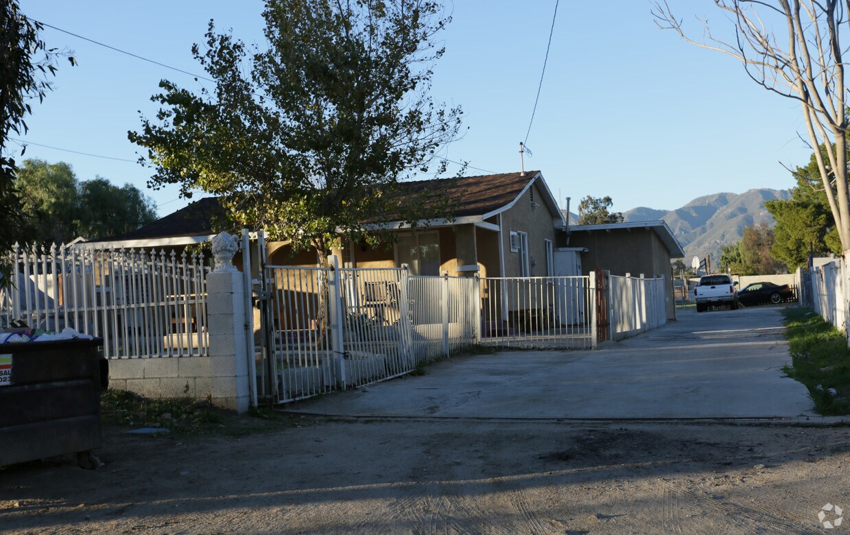 Primary Photo - 2578 Ogden St