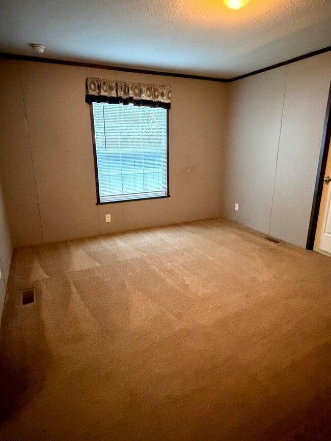 Building Photo - 21 Maynard Cir