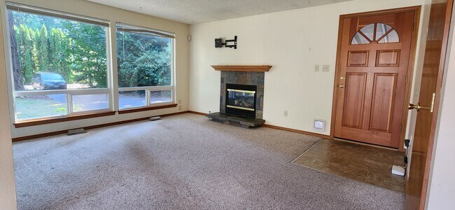 Foto del edificio - 3 Bed 1 bath Bothell rambler home $3199/mo