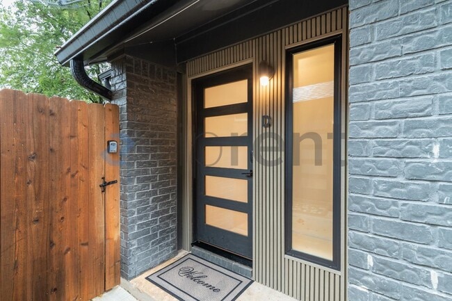 Building Photo - Unit D