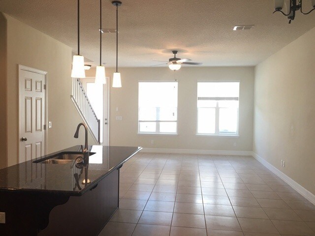 Foto del edificio - Beautiful 3/2.5 Mattamy Townhome in Randal...