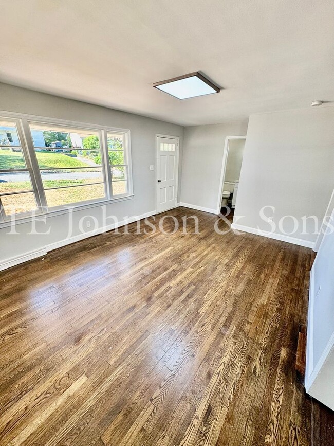 Foto del edificio - Charming 3-Bed Home Near Downtown Winston-...