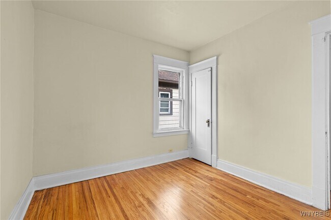 Foto del edificio - 394 Taunton Pl