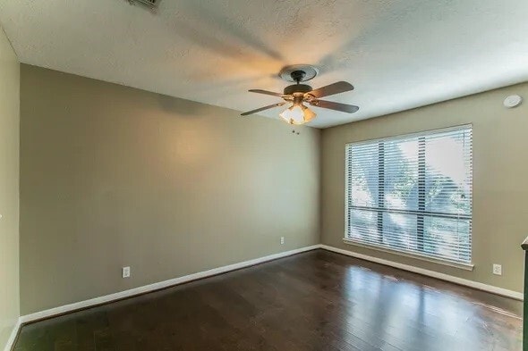 Building Photo - 2804 Stewart Dr