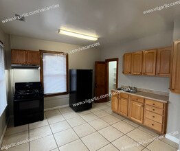 Building Photo - 461 Hayes St