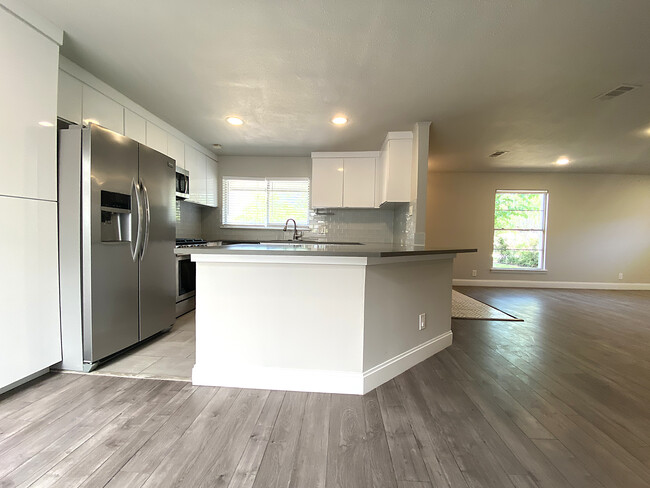 Open kitchen with lots of cabinets, great for entertaining - 306 W Northgate Dr