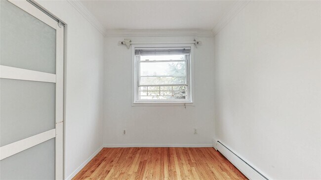 Building Photo - 56-25 Remsen Pl