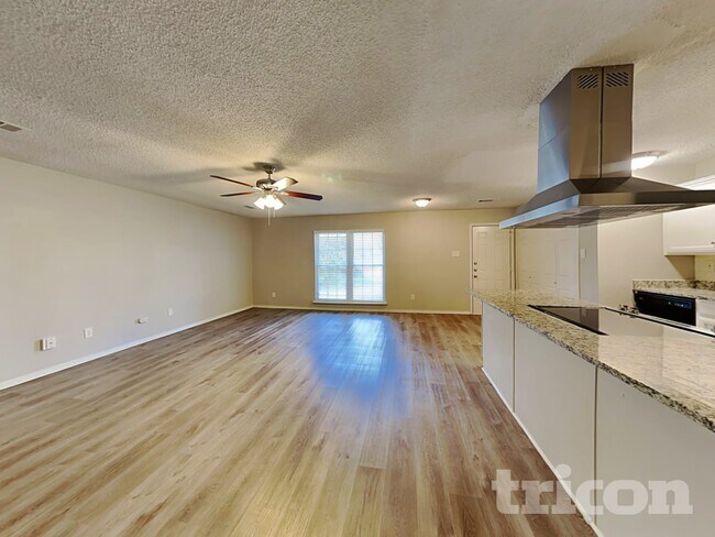 Foto del edificio - 7437 Sandhurst Ln E
