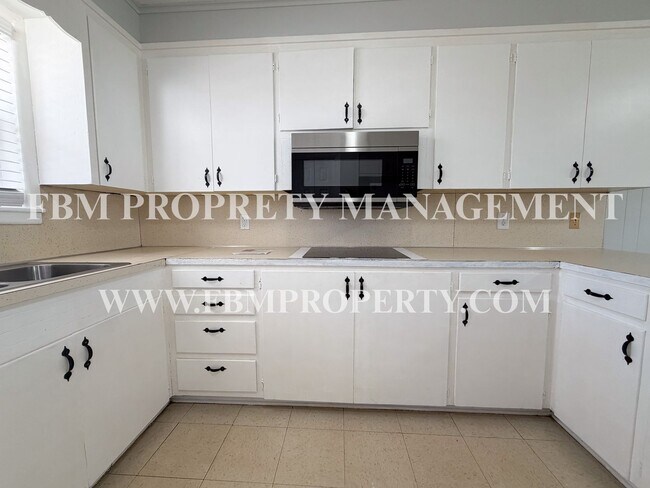 Building Photo - 300 E San Saba Ave