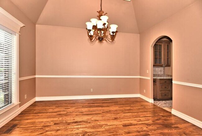 Building Photo - Open 4/4/3 plan in Bixby Schools