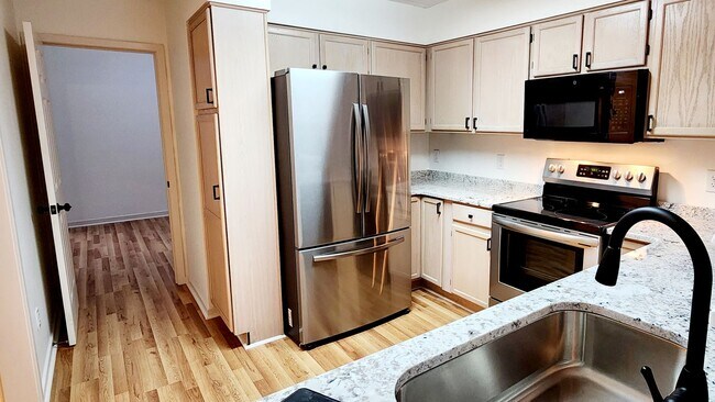 Building Photo - 6015 Caddy Cir