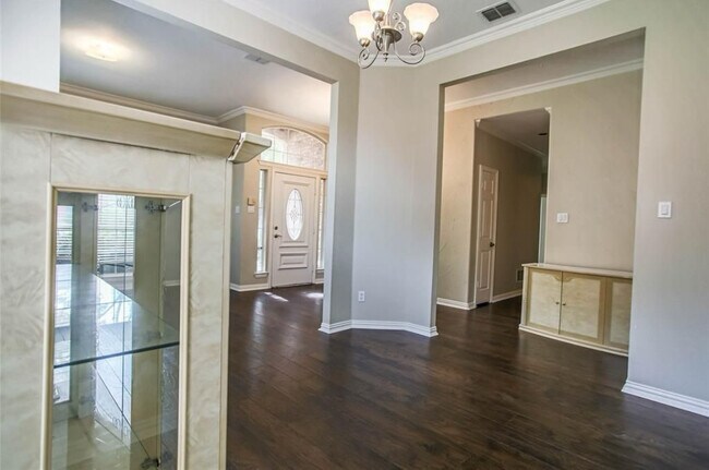 Building Photo - 12116 Alexandria Dr