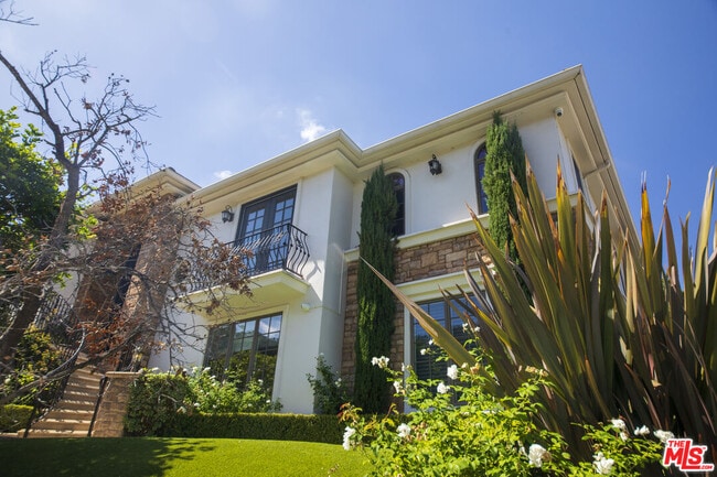 Building Photo - 3685 Benedict Canyon Ln