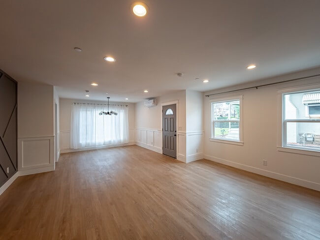 Building Photo - 92 S Vinedo Ave