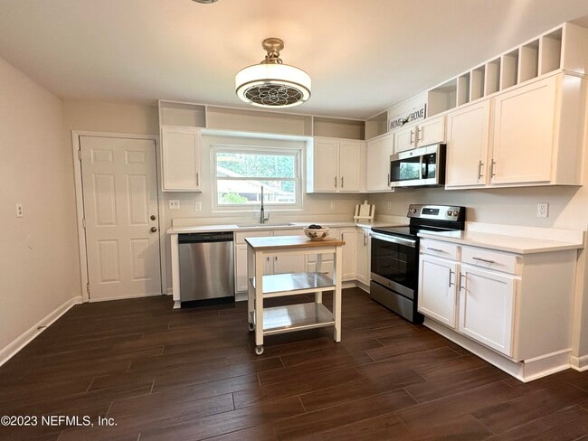 Foto del edificio - 5093 Ortega Cove Cir