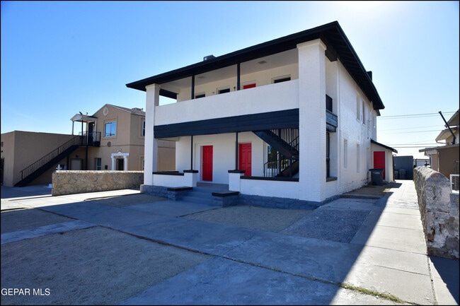 Building Photo - 2606 Aurora Ave