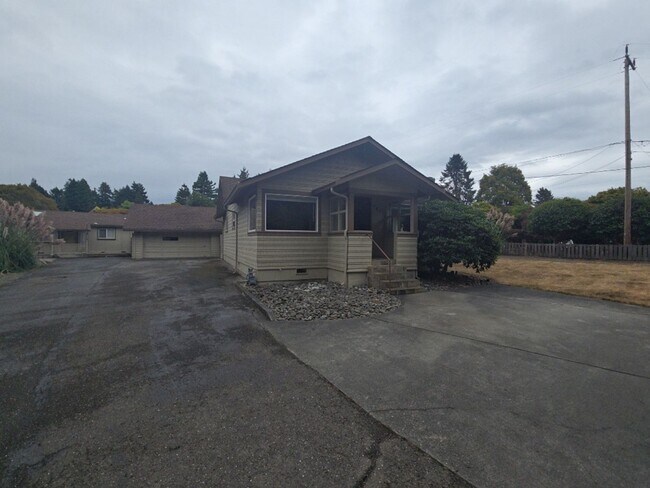 Building Photo - 741 Westgate Dr