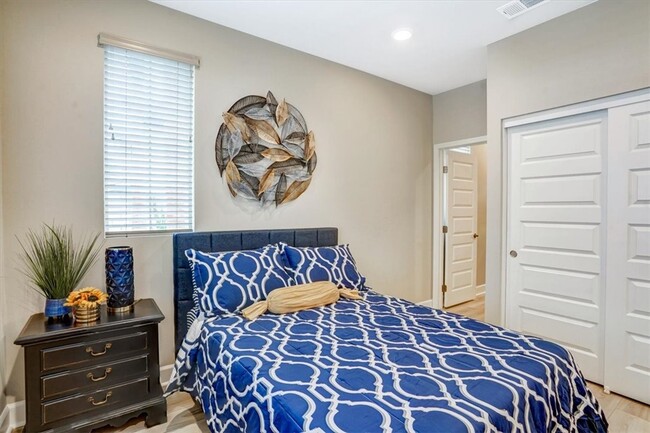 Building Photo - 7287 Whitewave Dr