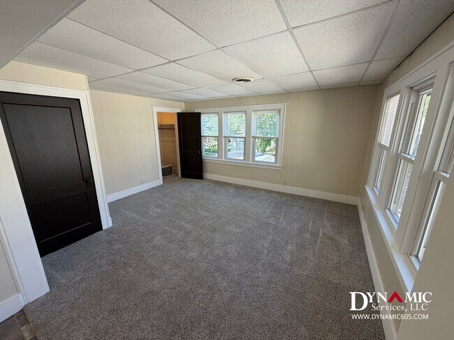 Foto del edificio - 713-715 W 16th St