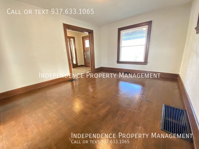 Building Photo - A Classy Residence  **Move in Special!**