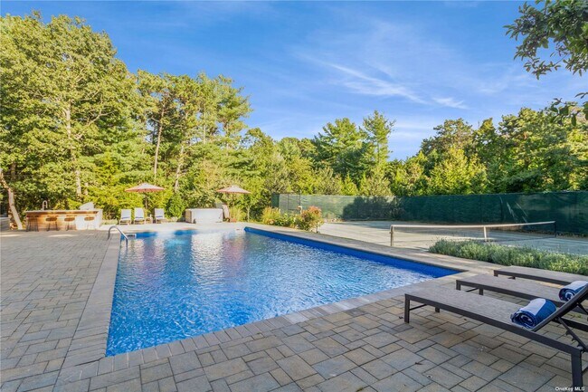 Building Photo - 13 Peacock Path