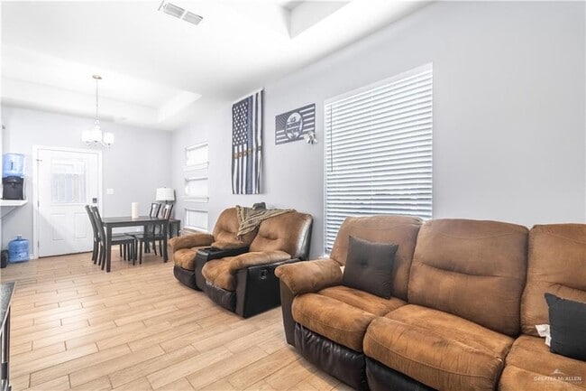 Foto del edificio - 3404 S Colt Ln