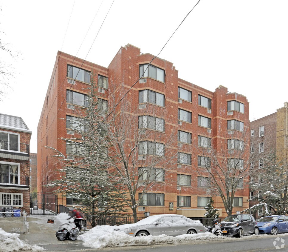 The Benjamin Apartments Flushing Ny Apartments Com