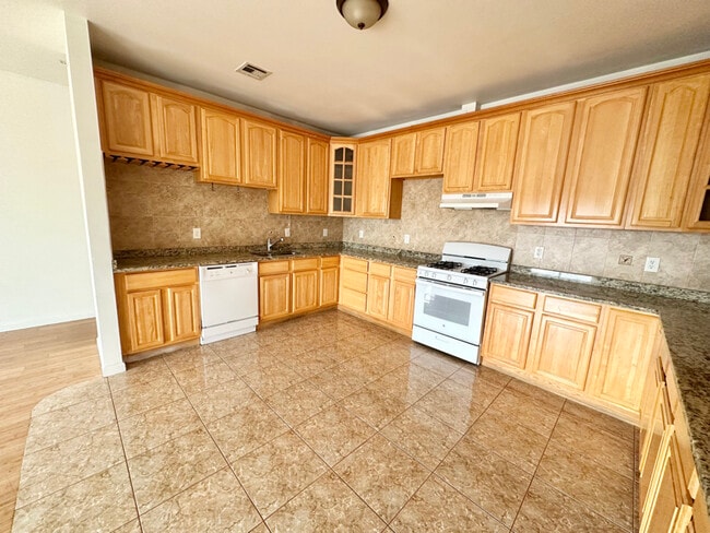 Foto del edificio - 41-43-43 Manufacturers Pl