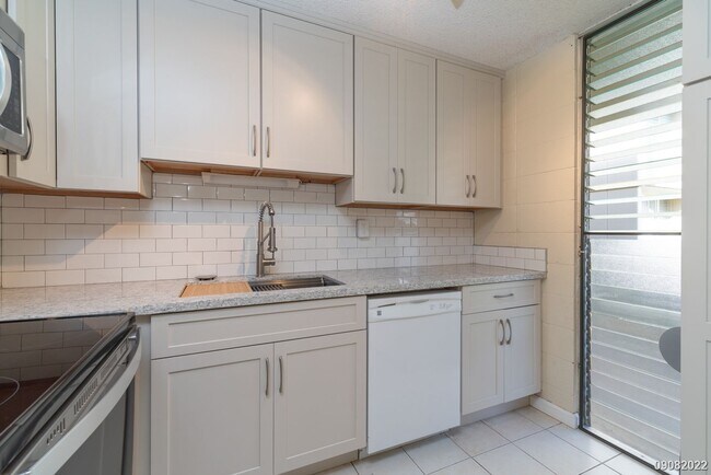 Building Photo - 95-2043-2043 Waikalani Pl