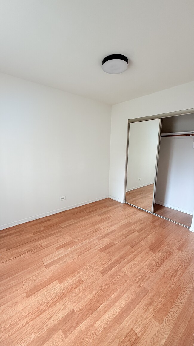 Foto del edificio - 3933 N Clarendon Ave