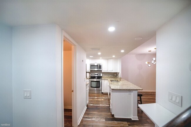 Building Photo - 2 br, 2.5 bath House - 4610 W North B St