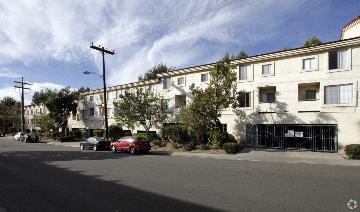 Building Photo - 5510-5550 Mildred St