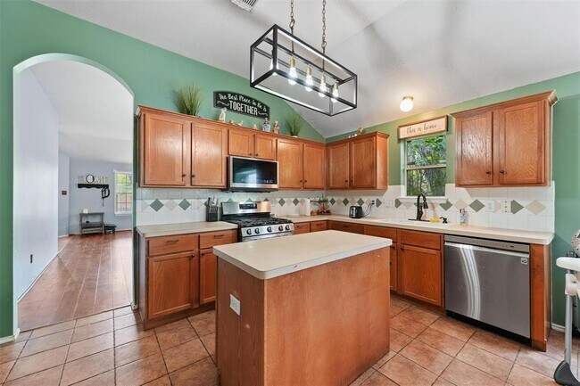 Foto del edificio - 9815 Hallmark Ln