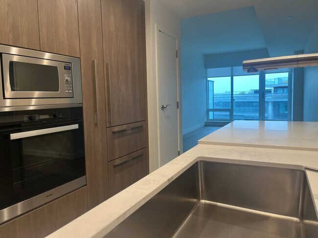 Photo du bâtiment - 903-6811 Pearson Way