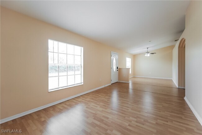 Foto del edificio - 1120 Cariston Ave