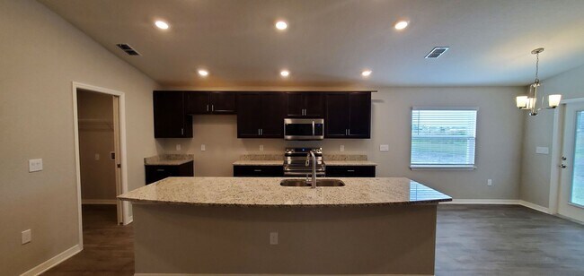 Building Photo - Like NEW!!! 4-Bedroom, 2-Bathroom in Villa...