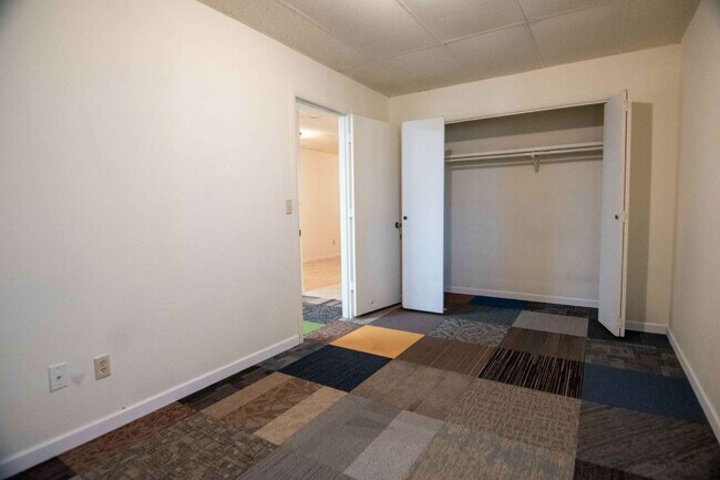 Building Photo - One Bedroom Apartment in the Country on Pa...