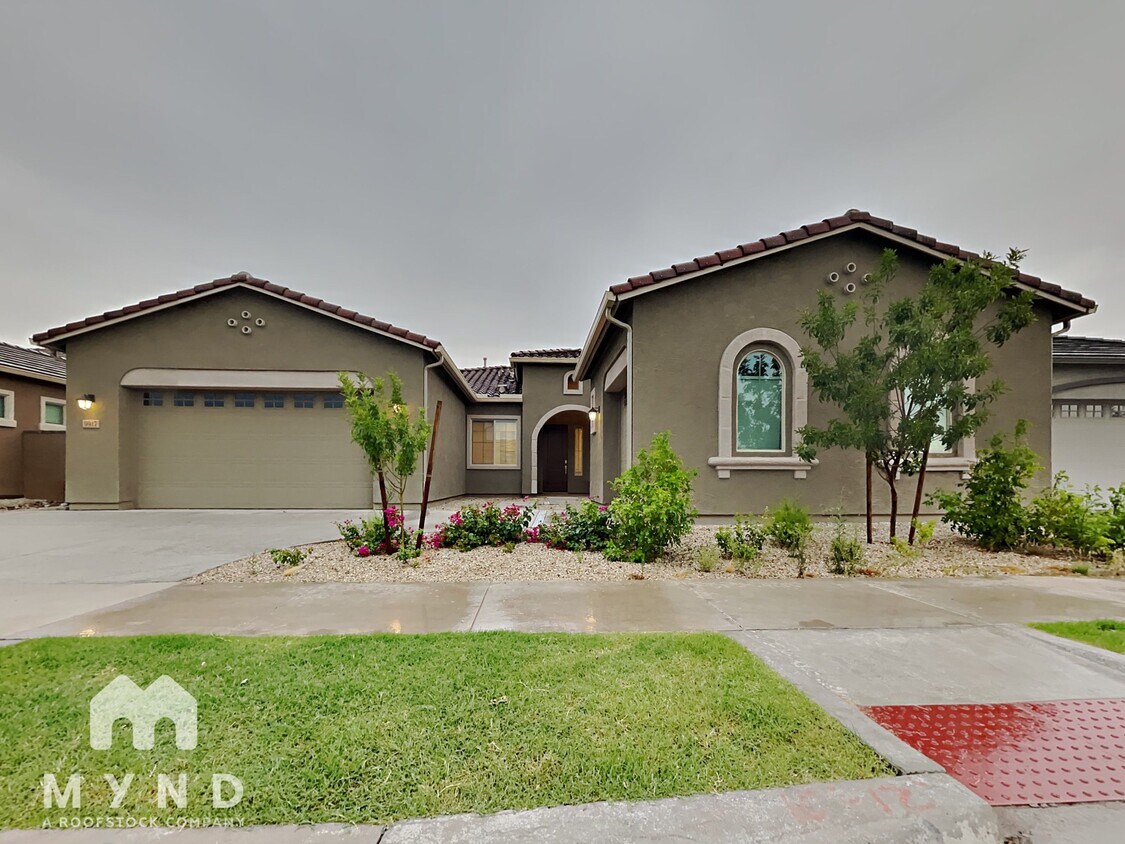 Foto principal - 9917 E Thistle Ave