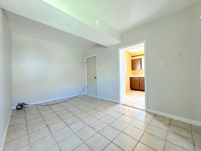 Building Photo - 2525 Idalia Ave
