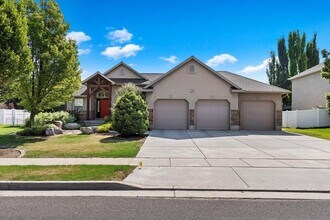 Building Photo - 739 S Kays Dr