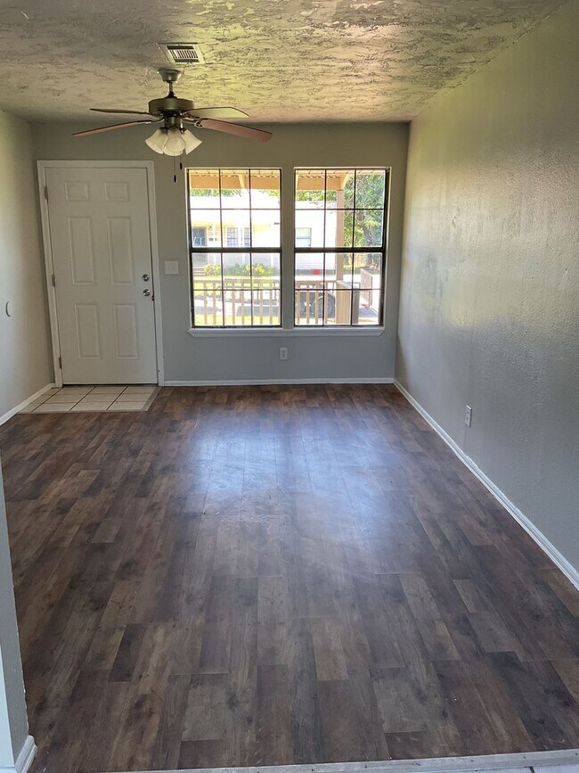 Building Photo - Cute updated home for rent