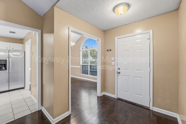Foto del edificio - 3013 Heron Ct