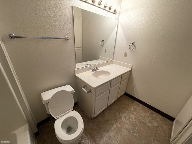 Building Photo - 1 br, 1 bath House - 2306 W Hickory St