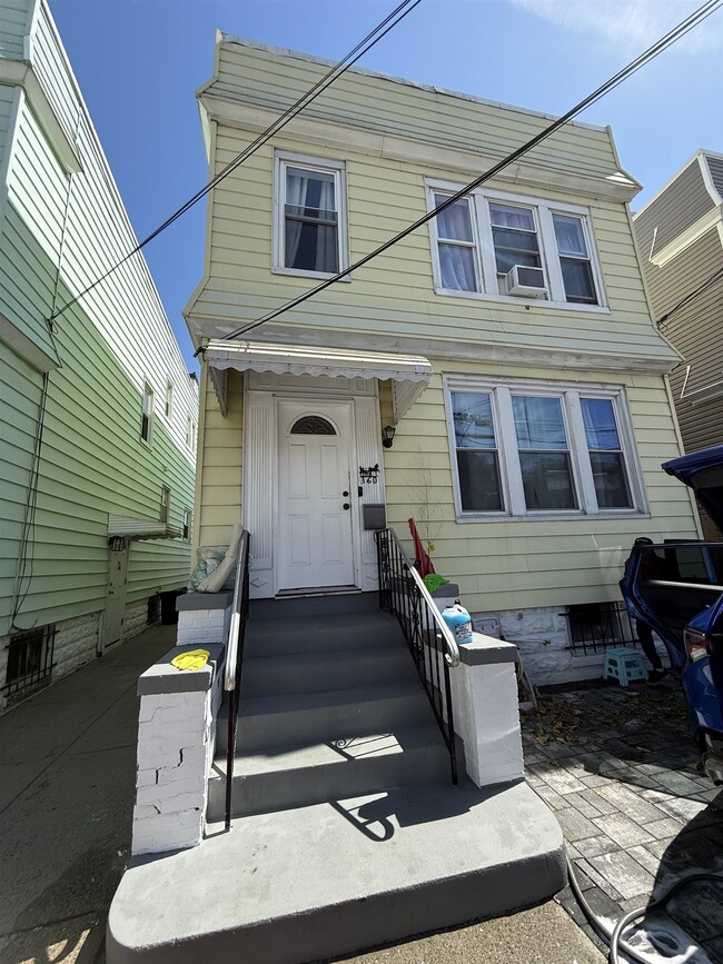 Building Photo - 360 Ege Ave
