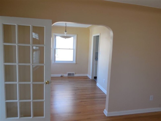 Building Photo - 3 br, 2 bath House - 20252 Roscommon St