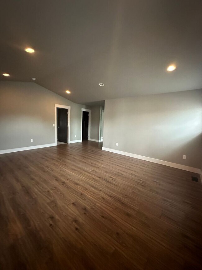 Foto del edificio - 4 Bedroom, 3 1/2 Bathroom House in Josephine Crossing Subdivision