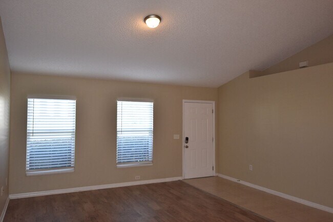 Building Photo - 1755 McFarlane Ave